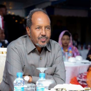 Sawirro: Madaxweyne Xasan Sheekh oo ka qeyb galay kulanka golaha Wasiirrada