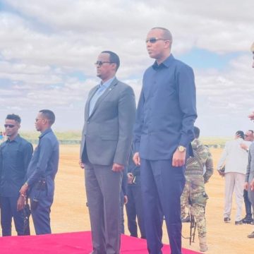 Ra’isulwasaare Xamsa Barre oo gaaray Beledweyne