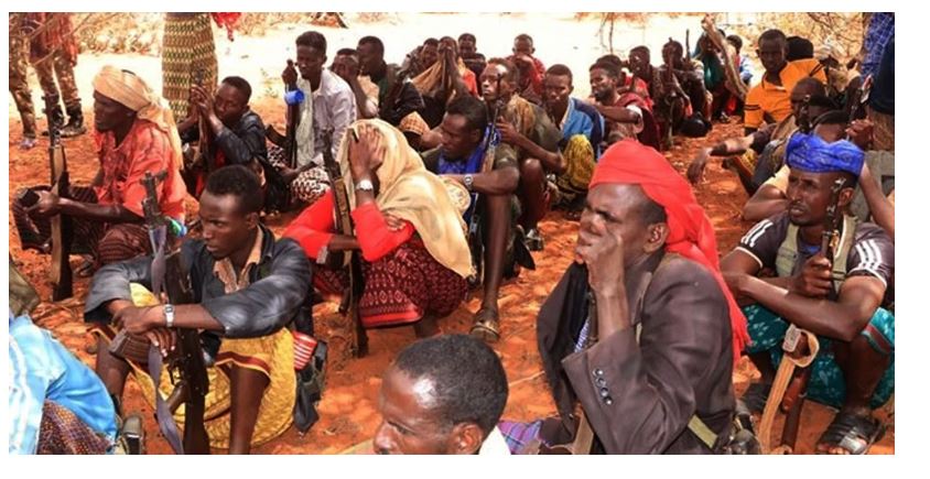 SOMALIA: Men in sarongs taking on al-Shabab militants