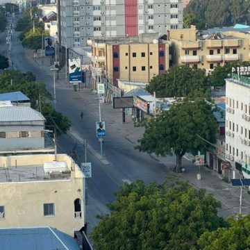 Waddooyinka Muqdisho oo saaka gabi- ahaan xiran &  Ismaciil Geele oo imaanaya dalka.