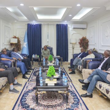 Kulanka RW Xamse & RW hore oo ka hadlay sidii cunaqabaynta dalka loogu qaadi lahaa