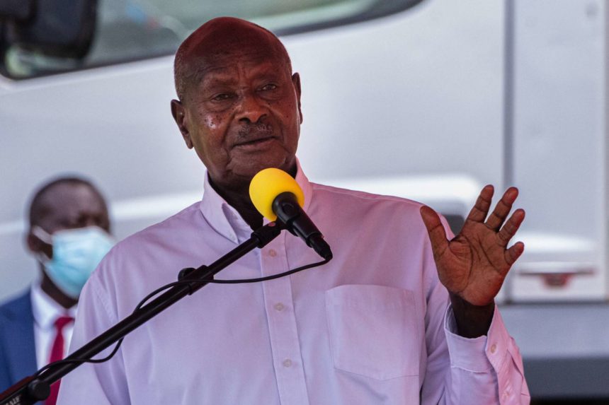 Museveni oo madaxweynihii Congo ku eedeeyey inuu gabaad siiyo Daacish