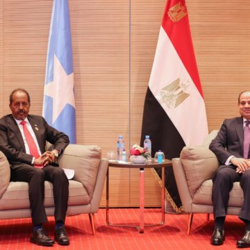 Madaxweyne Sisi oo martiqaad u fidiyey madaxweyne Xasan