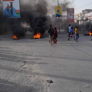 MUQDISHO :  MD  Xasan Sheekh oo  lagu banaanbaxay .