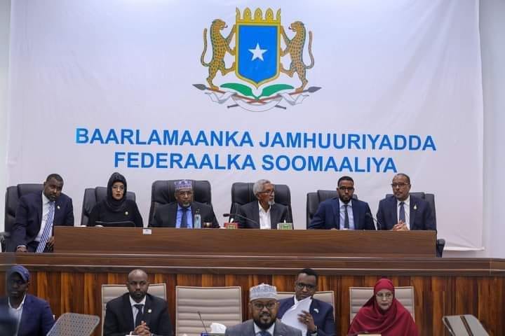 VILLA SOMALIA : Dooda wax ka bedelka Dastuurka & xilli xasaasi ah.