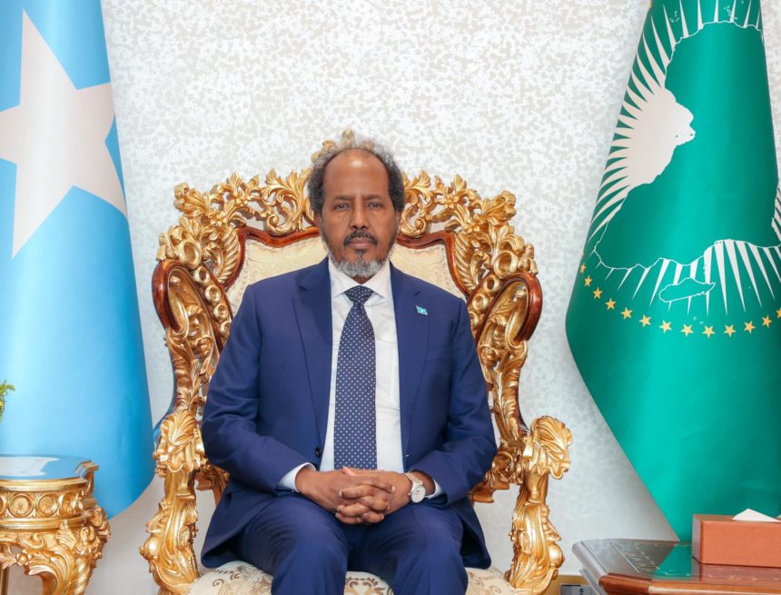 Madaxweyne Xasan Sheekh oo lagu eedeeyay in akoonkiisa lagu shubay lacago gaar ah.