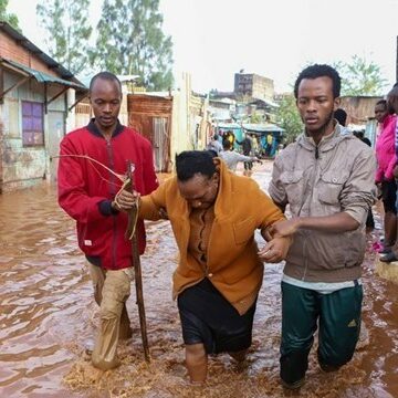 KENYA : Dooni ay saarnaayeen shacab badan oo ku qallibantay Garissa.