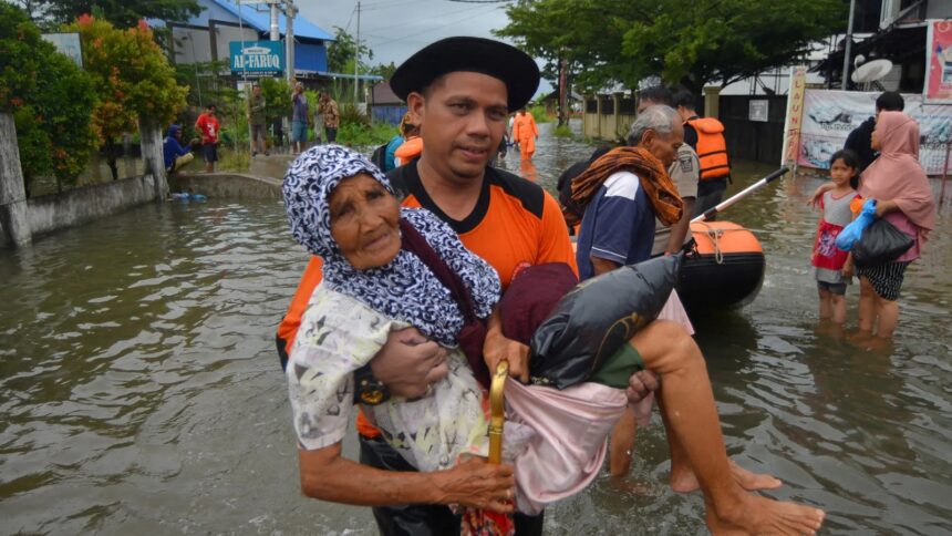 Maxaa ku soo kordhay masiibada daadadka ee Indonesia ?