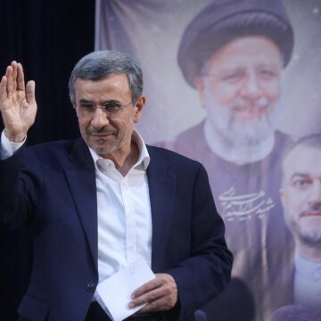 Ahmadinejad oo mar kale isu soo taagay xilka madaxweynaha Iran