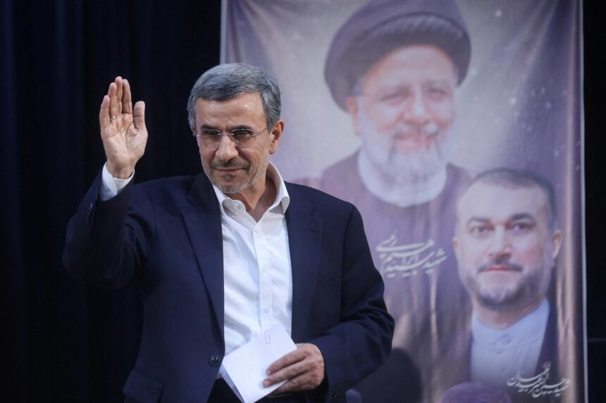 Ahmadinejad oo mar kale isu soo taagay xilka madaxweynaha Iran