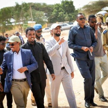 Muxuu  daarnaa socdaalka Guddoonka Barlamaanka Puntland ku tagay Qardho ?