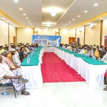 Madaxweyne Qoor Qoor iyo Odayaasha Dhaqanka beeli ku dagaalamay Galgaduud oo shir xasaasi ah yeeshay