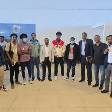 Dhalinyaro Soomaali ku xirneyd dalka Libya oo Muqdisho la keenay