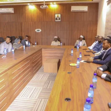 SOMALIA:Former President Discusses Security and Economic Challenges with Lawmakers