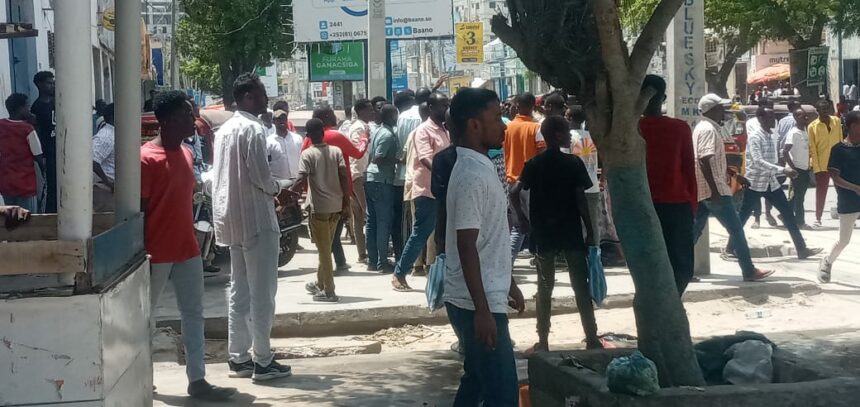 Protest in Mogadishu as Rickshaw drivers demonstrate Against government’s decision