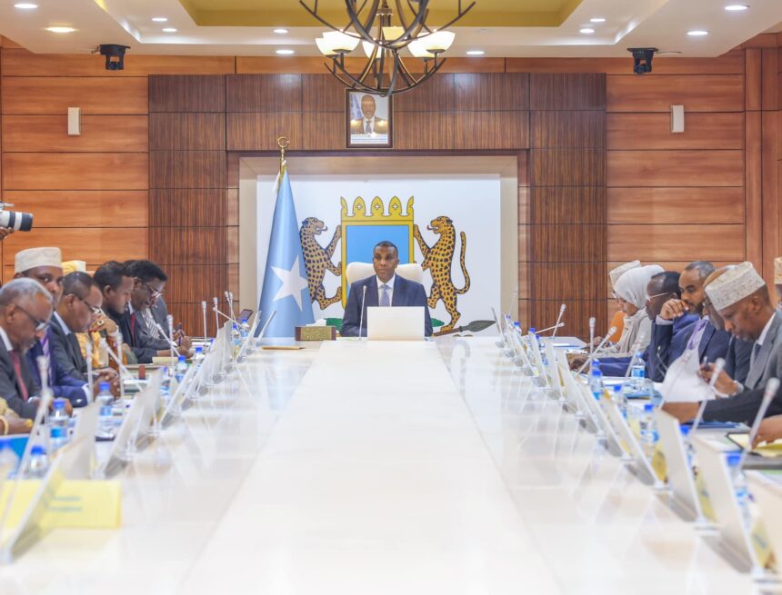 Dowladda federaalka oo amar ku soo rogtay xubnaha isku ah xildhibaanada iyo wasiiradda