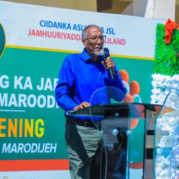 Madaxweyne Biixi iyo mas’uuliyiin ka tirsan Xukuumadiisa oo xariga ka jaray Xabsi weyn oo laga dhisay gobolka Maroodi-Jeex.