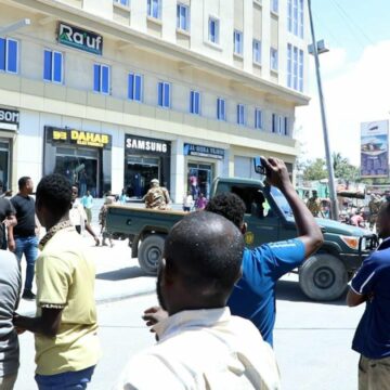 Chaotic in Mogadishu as Police Clash with Protesters