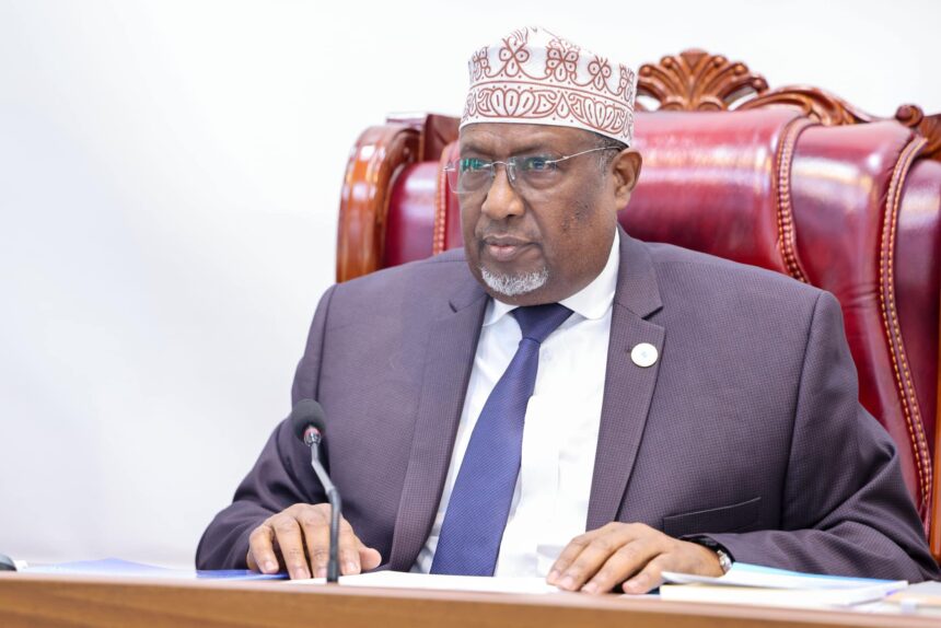 Aaden Madoobe manoqon karaa Nabadoon dhex-dhexaadin kara Villa Somalia & Koonfur Galbeed?