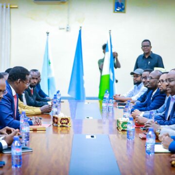 Madaxda Galmudug iyo Puntland oo xoojiyay iskaashiga dhinacyada amniga iyo horumarka.