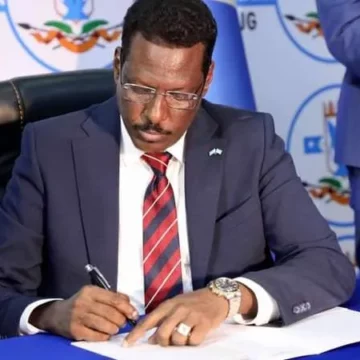 Madaxweyne Qoor Qoor oo xilka ka qaaday Wasiirka warfaafinta Galmudug + Sababta.