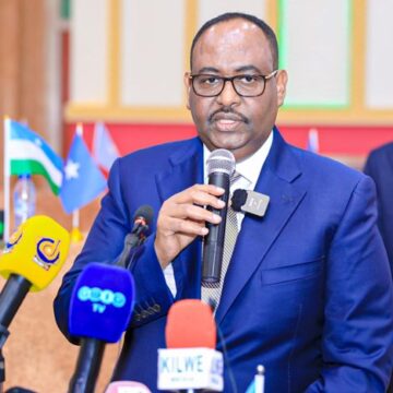 Madaxweyne Deni “Puntland & Galmudug wax muran ah kama dhexeeyo ee DF ayaa wada khilaafkaas”