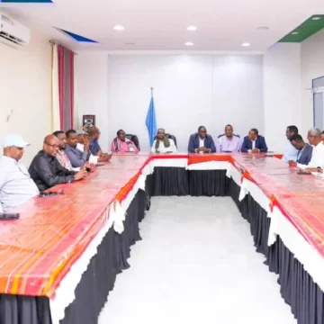 Taliyaha ciidanka boliiska oo kulamo laqaatay siyaasiyiin kasoo jeedo Puntland.