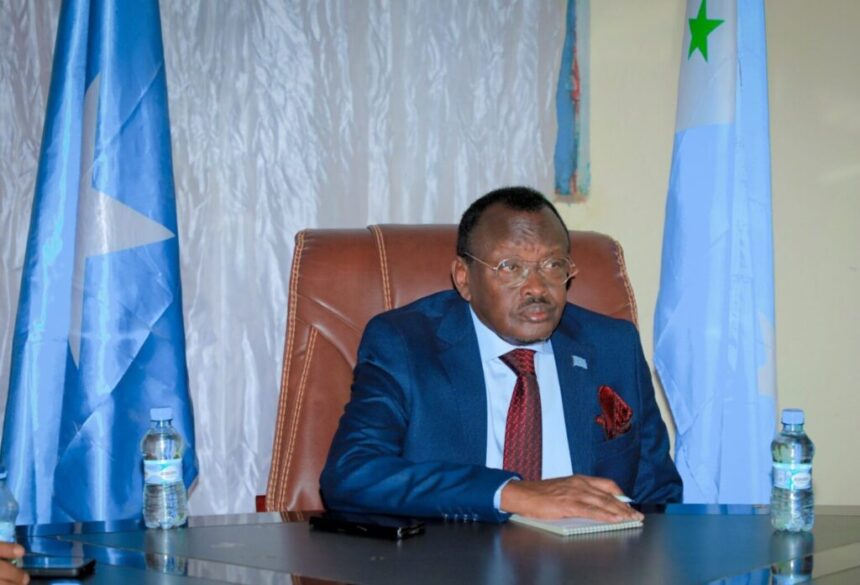 Wasiirka Arrimaha Qoyska iyo Xuquuqul Insaanka Soomaaliya oo kulan la qaatay Bulshada Rayidka ah si loo dar-dar geliyo Badbaadinta Carruurta Galmudug.