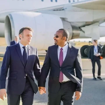 Macron iyo wafdi uu hoggaaminaayo oo gaaray magaalada Addis Ababa ee dalka Itoobiya