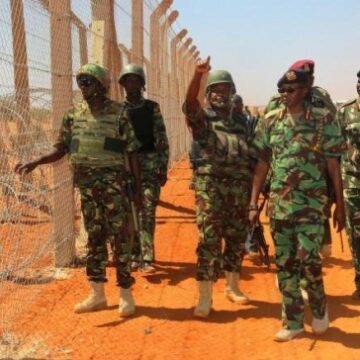 kee-1 Kenya oo xoojisay ammaanka xuduudka kadib markii ay isku dhaceen ciidamada federaalka Soomaaliya .