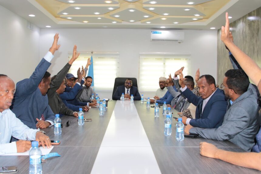 Guddoomiye Abshirow oo shir guddoomiyey kulan uu yeeshay guddiga Miisaaniyadda Baarlamaanka