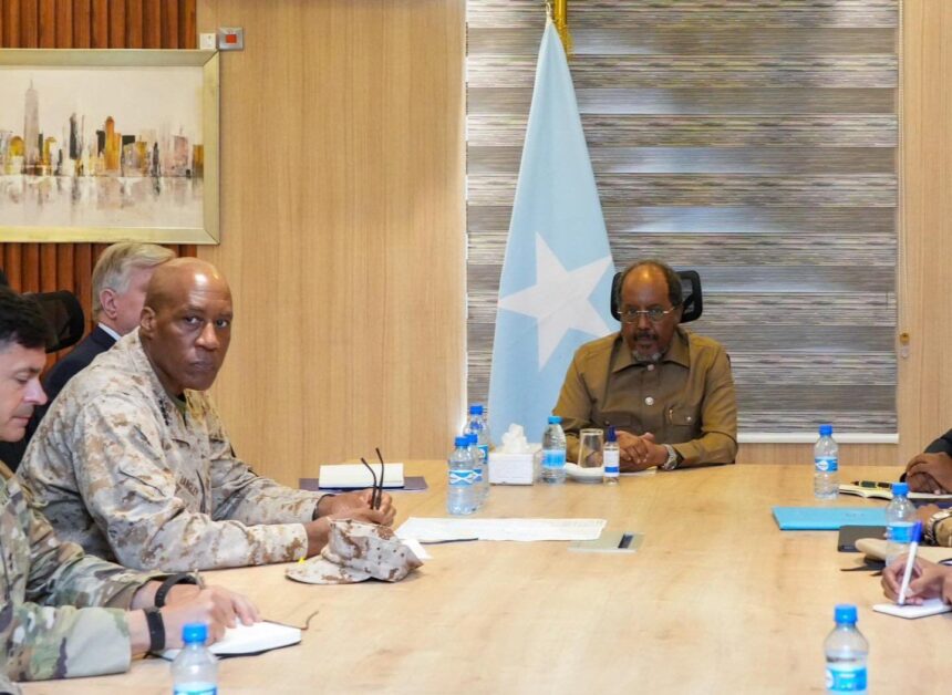 MW Xasan Sheekh oo la kulmay Taliska ciidamada Mareykanka ee AFRICOM
