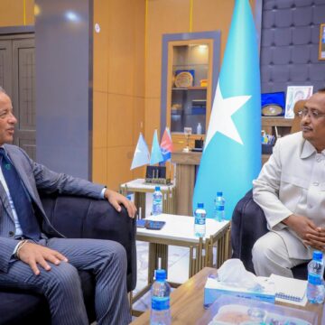 524914759_1168021428708480_379847206686991298_n Duqa Muqdisho oo la kulan la yeeshay safiirka Talyaaniga ee Soomaaliya