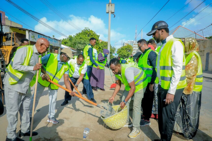 Duqa Muqdisho oo daaf-furay ololaha nadaafada caasimada & wasiirro ka qeyb galay…