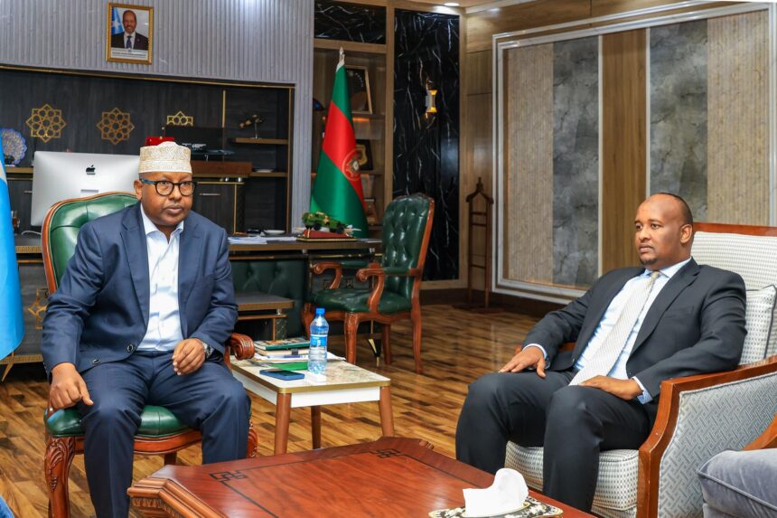 533273021_626427773839645_1829453114883020999_n Wasiirka Gaashaandhigga XFS oo kulan la qaatay guddiga difaaca iyo amniga aqalka sare