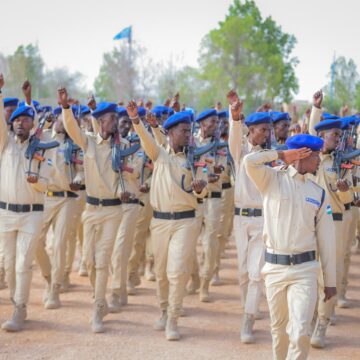 Siciid Deni oo tababar u soo xiray ciidamo cusub oo kamid noqonaya Booliska Puntland