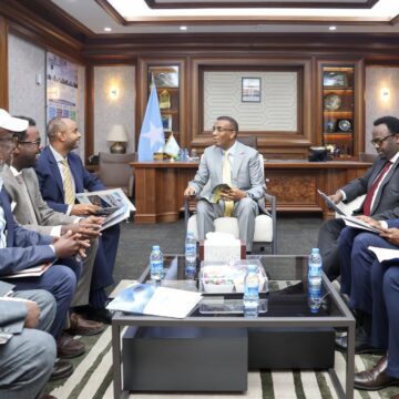 RW Xamsa oo durba bilaabay la xisaabtanka wasaaradaha xukuumadda Soomaaliya