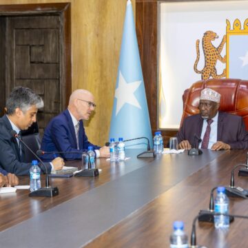 Muxuu kala hadlay guddoomiyaha golaha shacabka wakiilka Qaramada Midooabay ee Soomaaliya ?