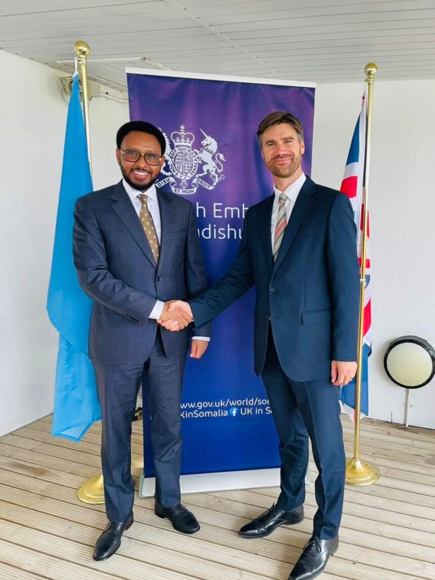 Maxey kawada hadleyn wasiirka maaliyadda ee XFS iyo safiirka Ingiriiska ?