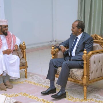 Madaxweyne Xasan Sheekh iyo Axmed Madoobe oo ku kulmaya magaalada Nairobi