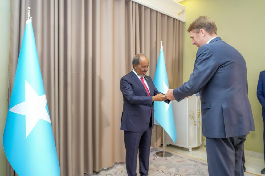 540624013_1304464128386857_3321783295455108489_n MW Xasan Sheekh oo warqadaha aqoonsiga ka guddoomay danjiryaasha midowga Yurub iyo Nederland