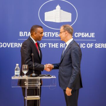 Ra’iisul Wasaare Xamsa oo si weyn loogu soo dhoweeyey dalka Serbia