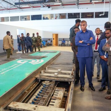 RW xamse oo Canaan kala dul dhacay wasiirka Gadiidka iyo Duulista Hawada kadib cabasho ka timid Garoonka Aadan Cadde