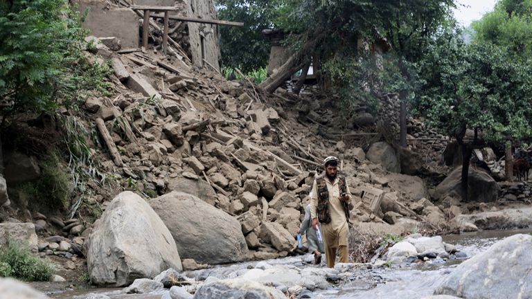 skynews-afghanistan-earthquake_7008355 Wararkii ugu dambeeyay ee dhulgariirkii ku dhuftay Afghanistan