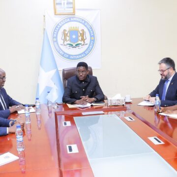 Wasiirka amniga gudaha oo kulan xasaasi ah la qaatay Madaxa Hay’adda IOM