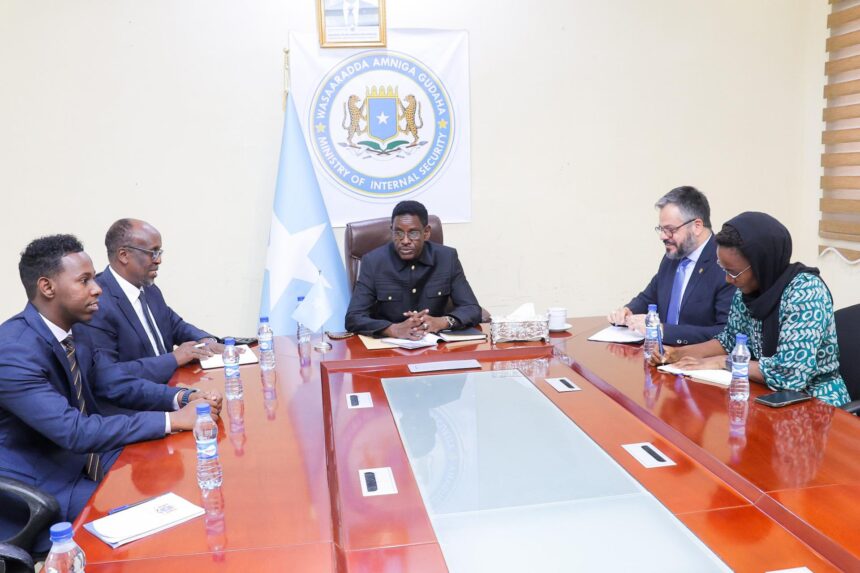 Wasiirka amniga gudaha oo kulan xasaasi ah la qaatay Madaxa Hay’adda IOM