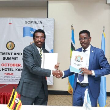 Soomaaliya iyo Uganda oo kala saxiixday heshiis ku saabsan xoojinta amniga