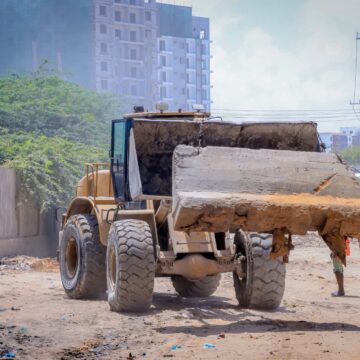 FB_IMG_1760533031076 Mogadishu Mayor Reopens Key Roads Previously Closed for Security Reasons