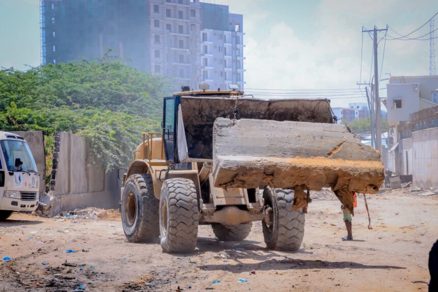 Mogadishu Mayor Reopens Key Roads Previously Closed for Security Reasons