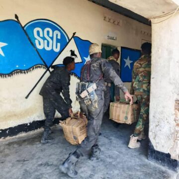 Ciidanka Booliska oo ku guuleeystay soo qabashada rag khamri badan soo gelin rabay Laascaanood